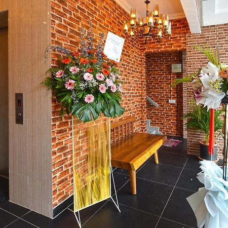 OYO 90572 J Hostels Jalan Ampang Kuala Lumpur Bagian luar foto