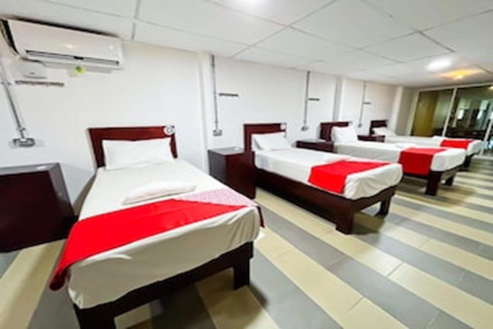 OYO 90572 J Hostels Jalan Ampang Kuala Lumpur Bagian luar foto