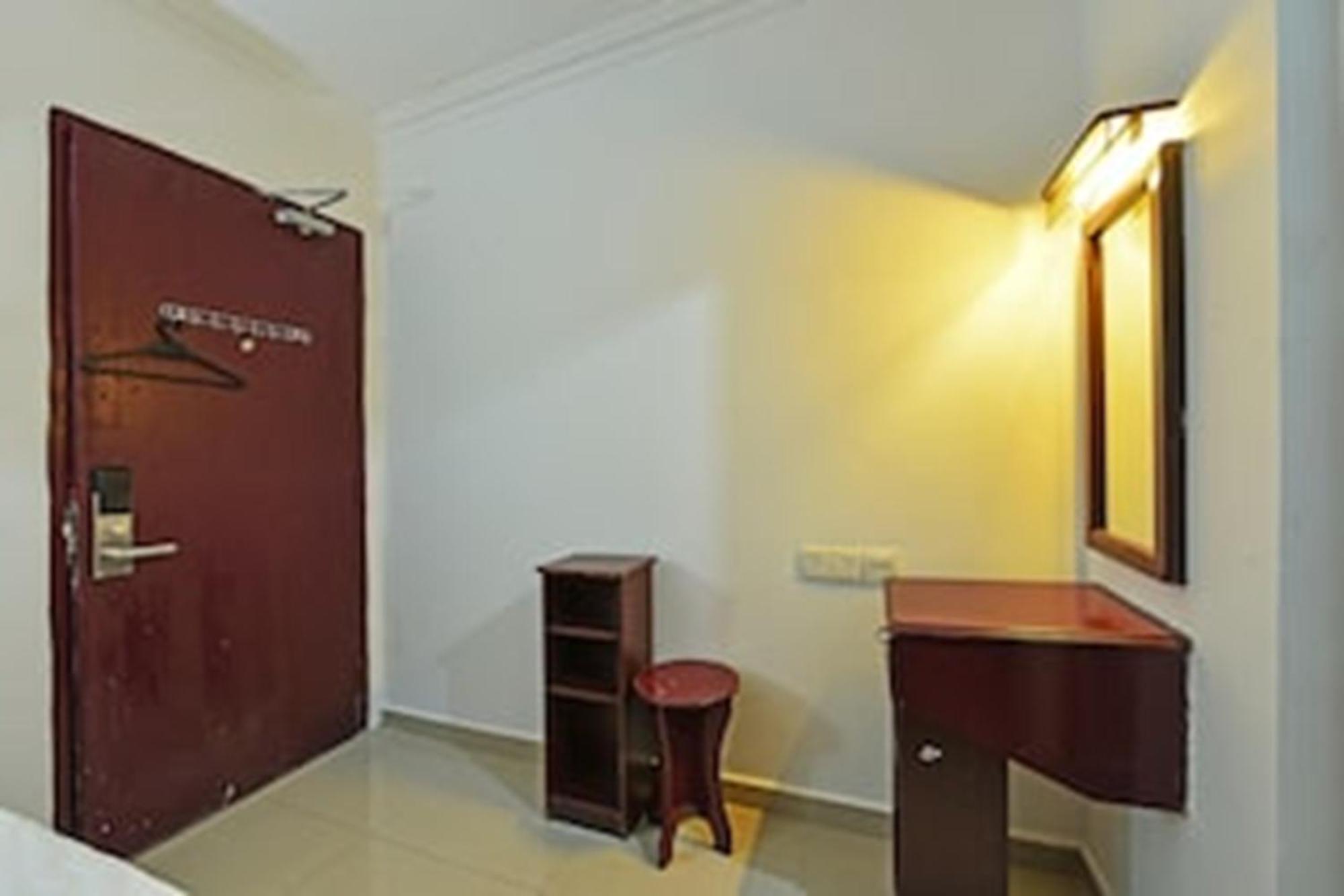OYO 90572 J Hostels Jalan Ampang Kuala Lumpur Bagian luar foto