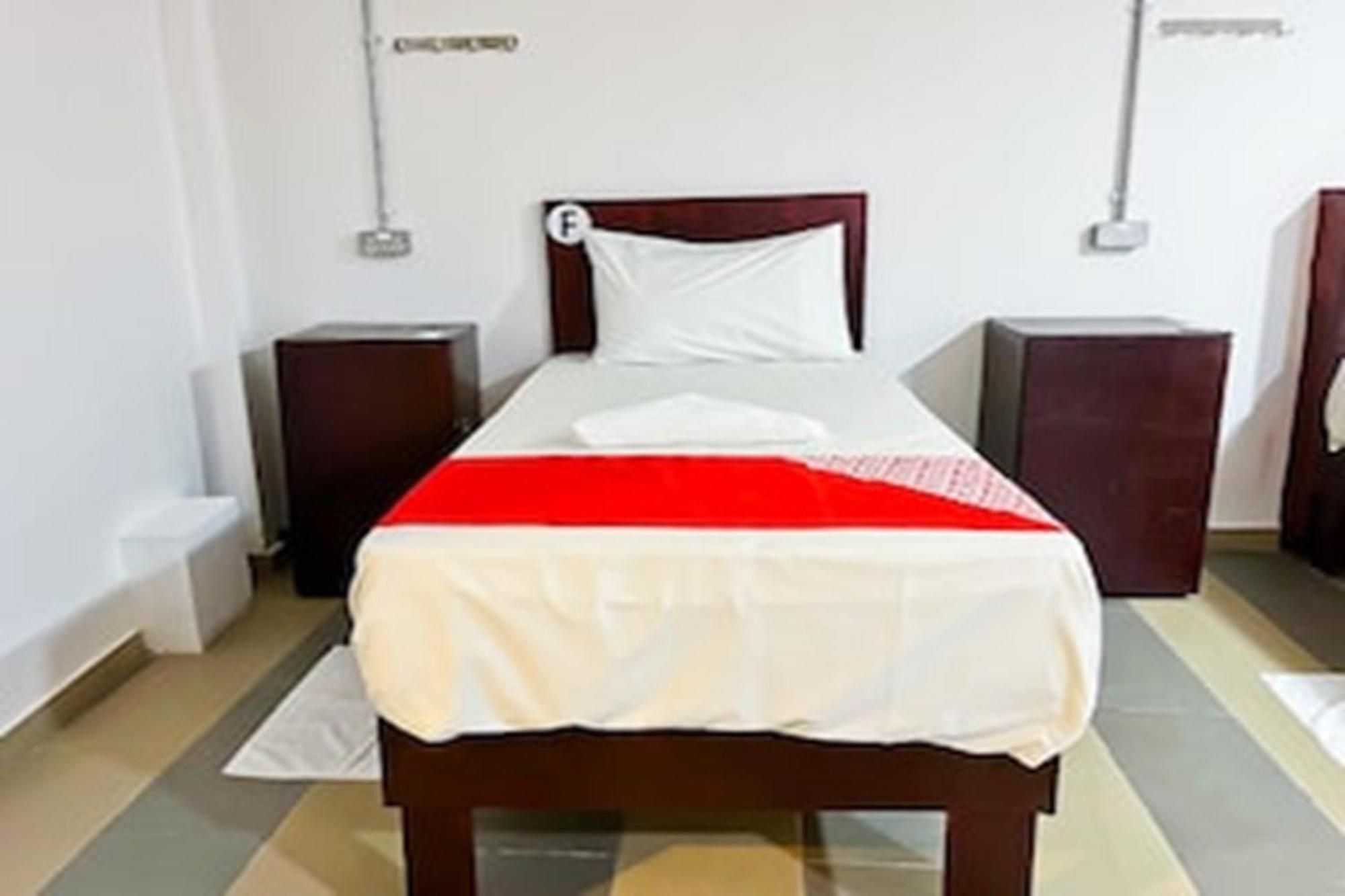 OYO 90572 J Hostels Jalan Ampang Kuala Lumpur Bagian luar foto